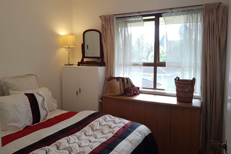 Photo of property in 2/34 Teal Crescent, Beach Haven, Auckland, 0626