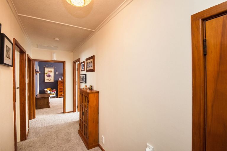 Photo of property in 577 Featherston Street, Roslyn, Palmerston North, 4414