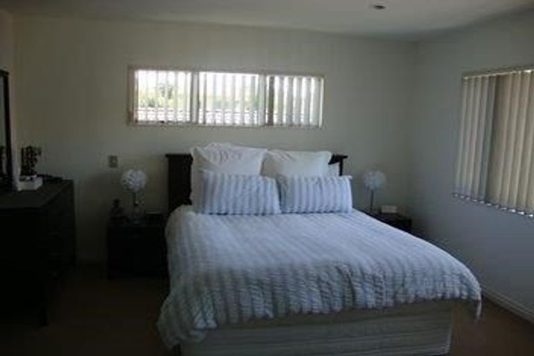 Photo of property in 8 Figtree Terrace, Goodwood Heights, Auckland, 2105