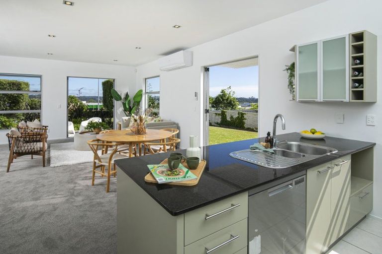 Photo of property in 12/40 Scarlet Oak Drive, Schnapper Rock, Auckland, 0632