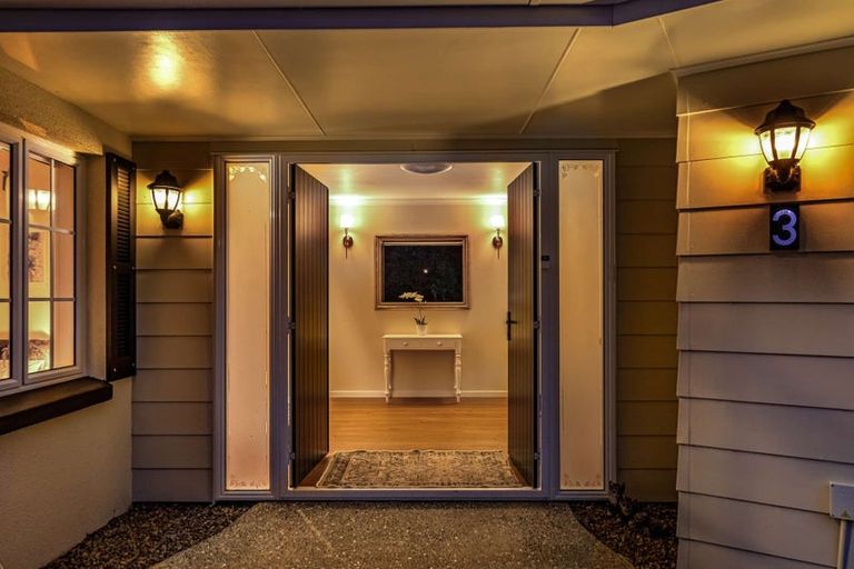 Photo of property in 3 Laingrange Place, Laingholm, Auckland, 0604