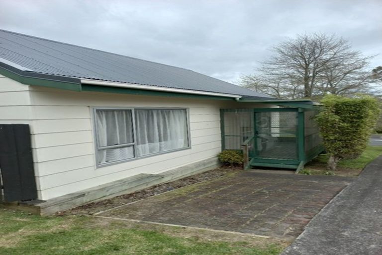Photo of property in 72 Vodanovich Road, Te Atatu South, Auckland, 0610