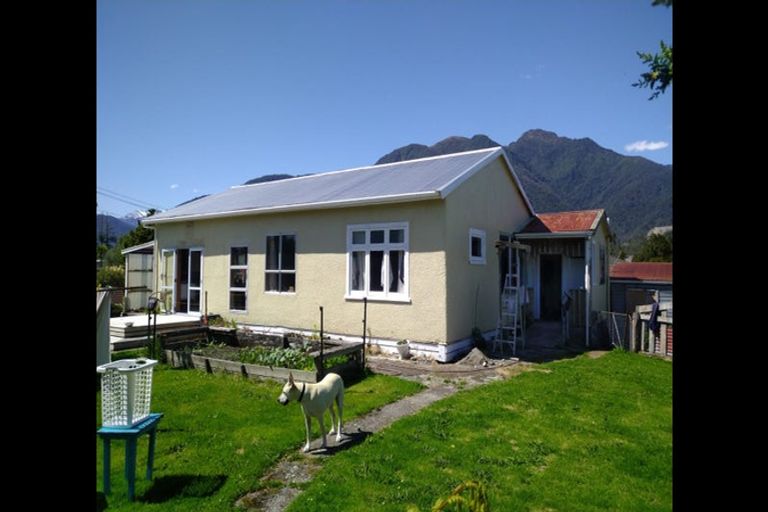 Photo of property in 2 Murray Street, Whataroa, 7886