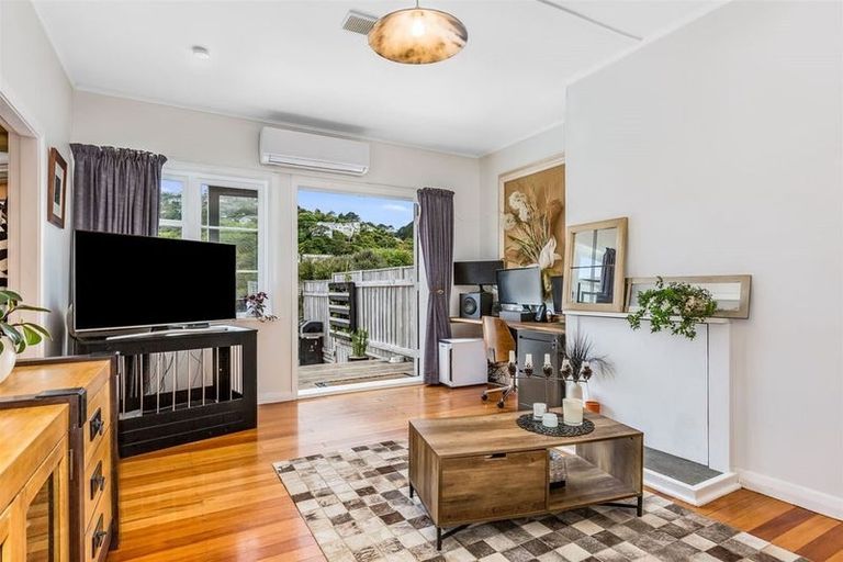 Photo of property in 4 Rodney Street, Northland, Wellington, 6012