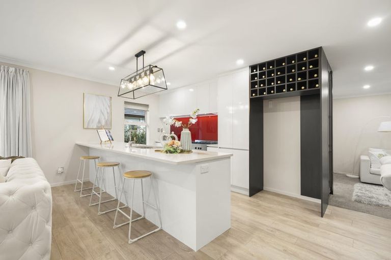 Photo of property in 16 Twin Parks Rise, Papakura, 2110
