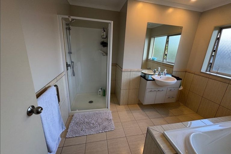 Photo of property in 16 Speyside Crescent, Flat Bush, Auckland, 2016