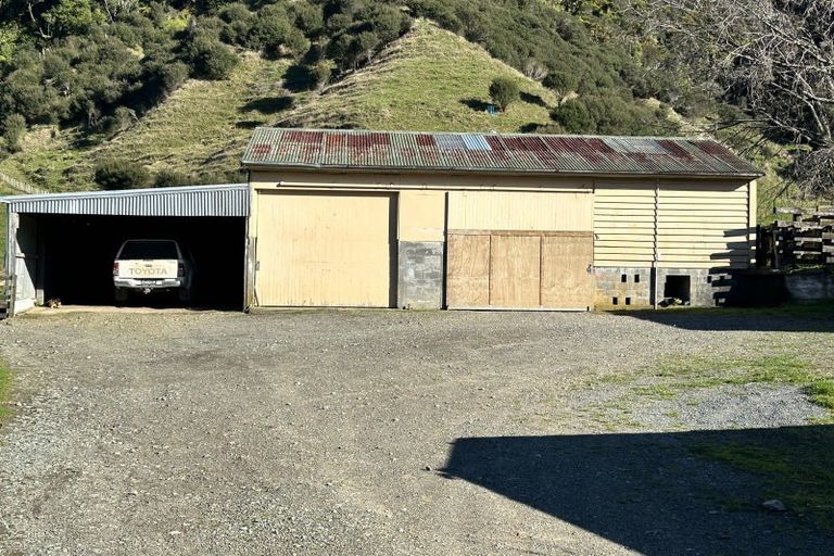 Photo of property in 254 Mangaonga Road, Ahititi, Urenui, 4378