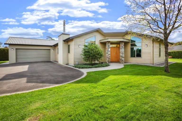 Photo of property in 4 Lamont Place, Waikanae, 5036