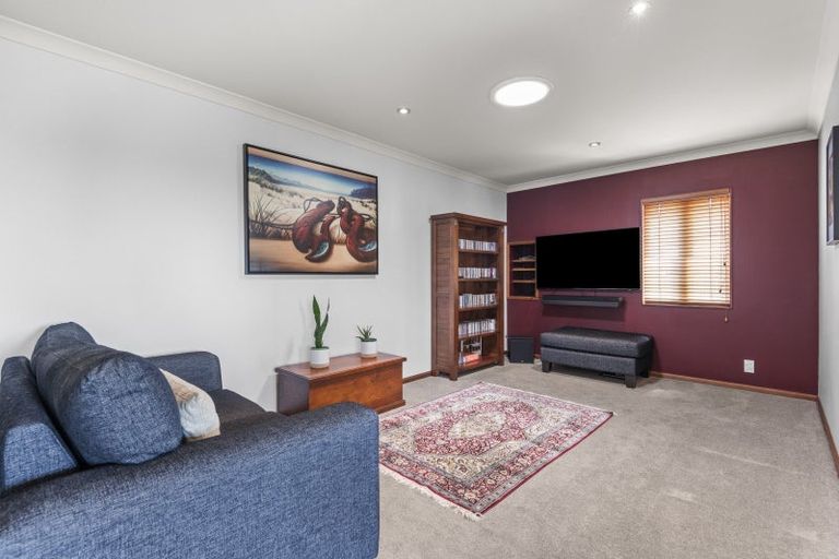 Photo of property in 117 Ruapehu Drive, Fitzherbert, Palmerston North, 4410