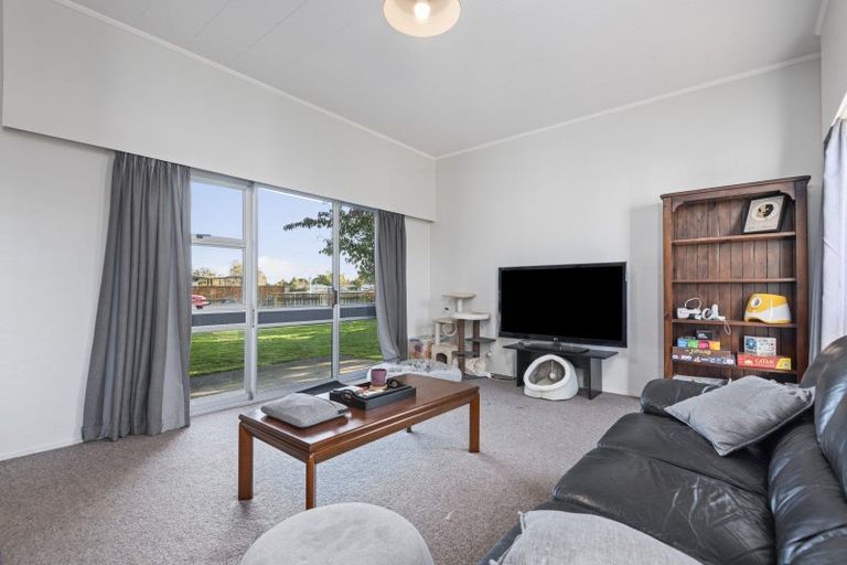 Photo of property in 12 Walker Crescent, Bulls, 4818