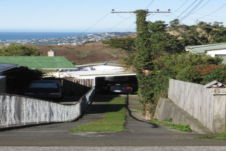 Photo of property in 6 Salford Street, Newlands, Wellington, 6037