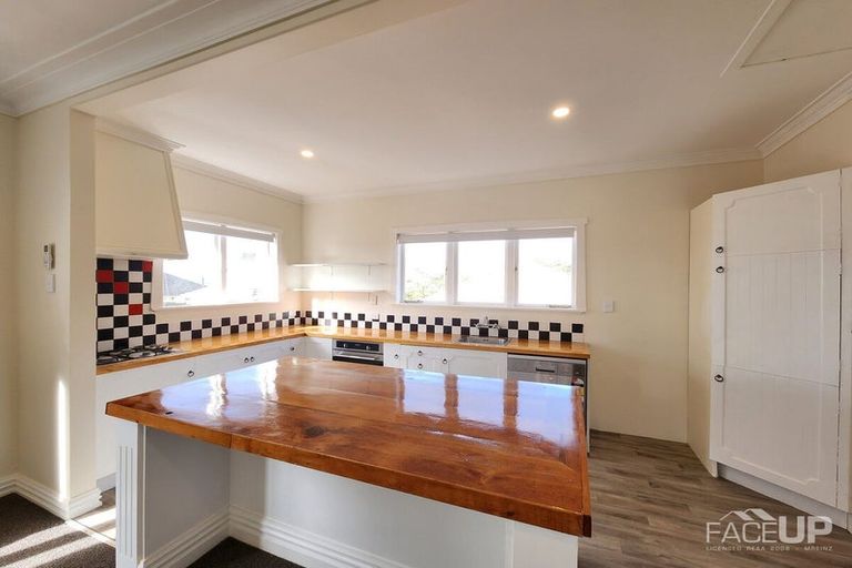 Photo of property in 1/194 Waimumu Road, Massey, Auckland, 0614