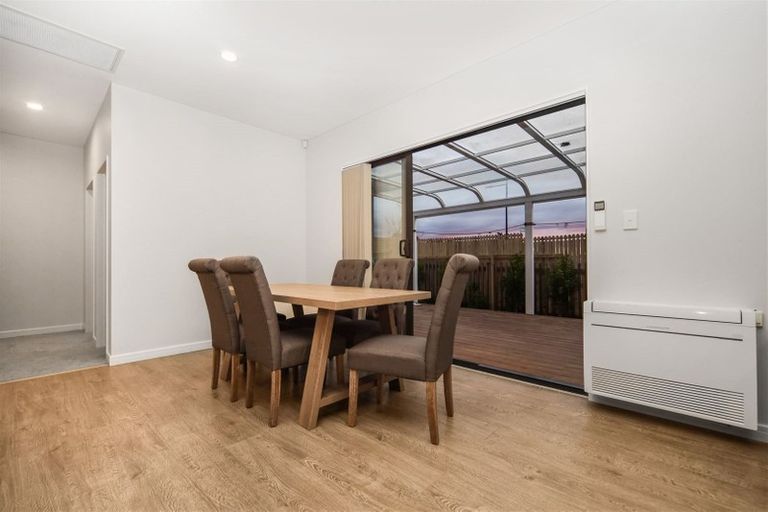 Photo of property in 2 Barrique Road, Kumeu, 0810