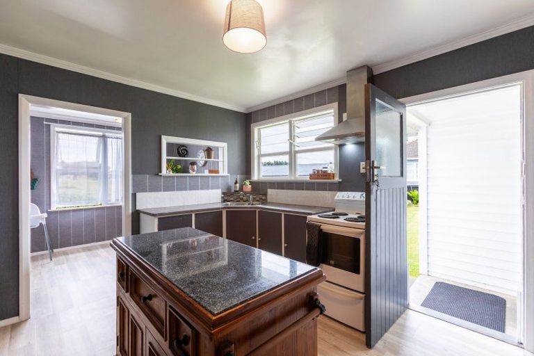 Photo of property in 15 Fox Street, Woodville, 4920