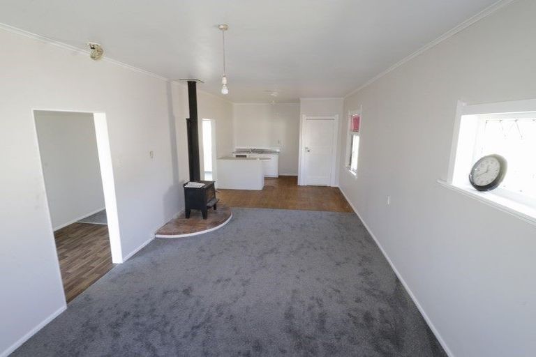 Photo of property in 112 Cornfoot Street, Castlecliff, Whanganui, 4501