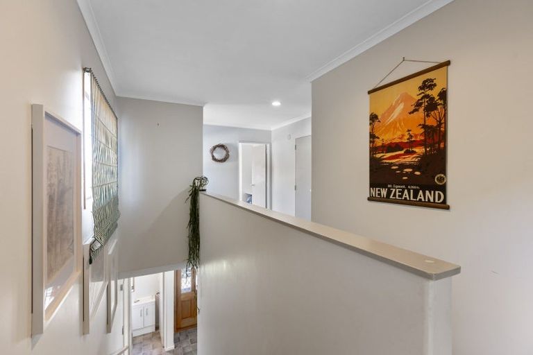 Photo of property in 33 Beaumont Crescent, Frankleigh Park, New Plymouth, 4310