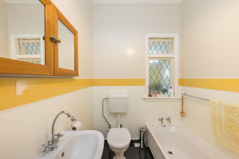 Photo of property in 55 Argyle Avenue, Takaro, Palmerston North, 4410