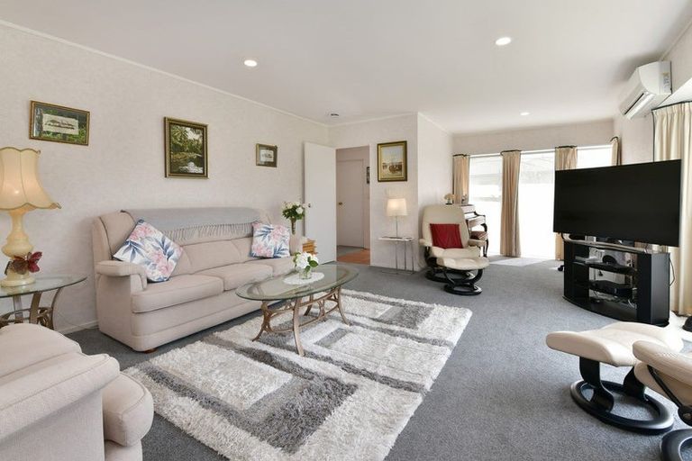 Photo of property in 188 Lakeside Drive, Orewa, 0931