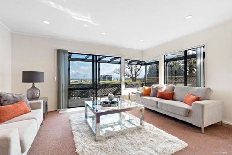 Photo of property in 16a Wilisa Rise, Goodwood Heights, Auckland, 2105