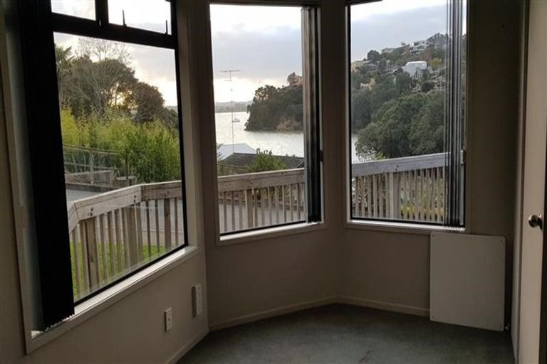 Photo of property in 103 Island Bay Road, Beach Haven, Auckland, 0626