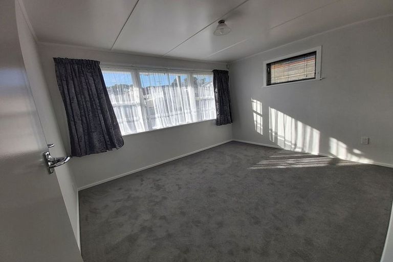 Photo of property in 98 Beazley Avenue, Paparangi, Wellington, 6037