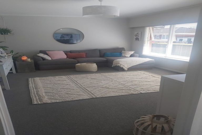 Photo of property in 2/766 Beach Road, Browns Bay, Auckland, 0630