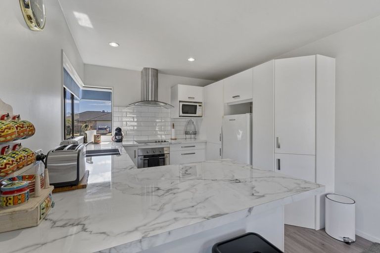 Photo of property in 37 Realm Drive, Paraparaumu, 5032