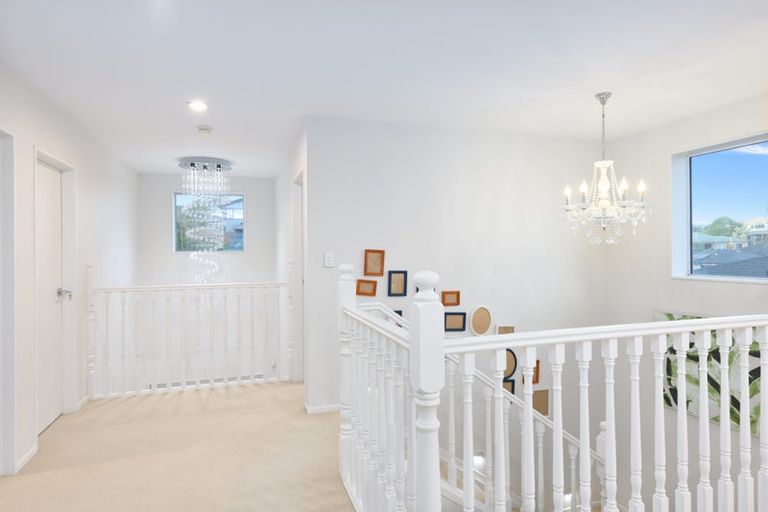 Photo of property in 4 San Casello Rise, Henderson, Auckland, 0612