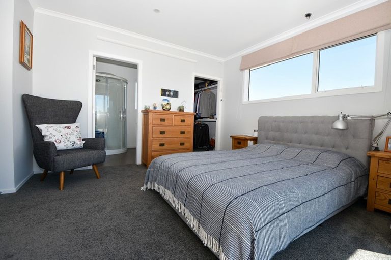 Photo of property in 2 Routhan Way, Carterton, 5713