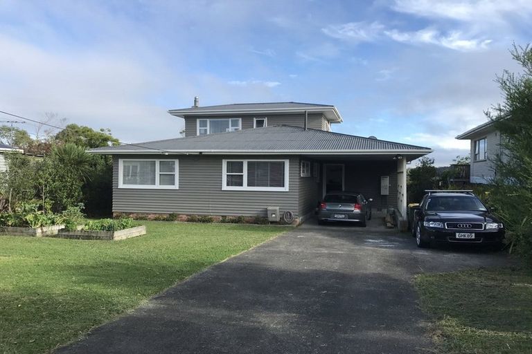 Photo of property in 33 Dakota Avenue, Beach Haven, Auckland, 0626