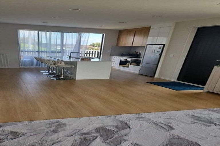 Photo of property in 117 Hutchinsons Road, Bucklands Beach, Auckland, 2014