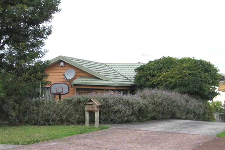 Photo of property in 11 Queen Natalie Place, Massey, Auckland, 0614