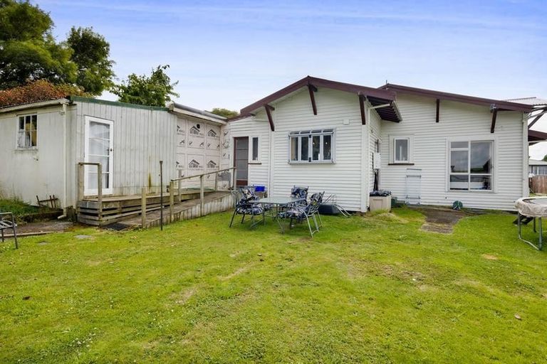 Photo of property in 11 Preston Street, Eltham, 4322