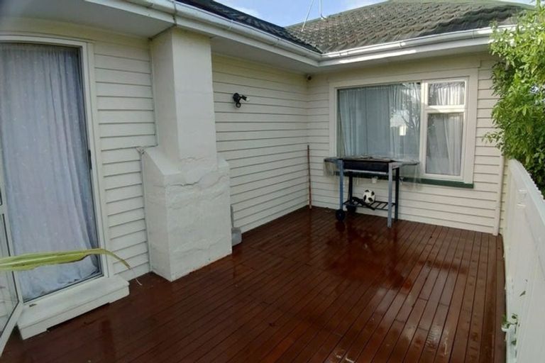 Photo of property in 1/22 Knights Road, Rothesay Bay, Auckland, 0630