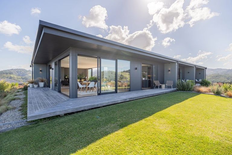 Photo of property in 7 Mason Rise, Tairua, 3508