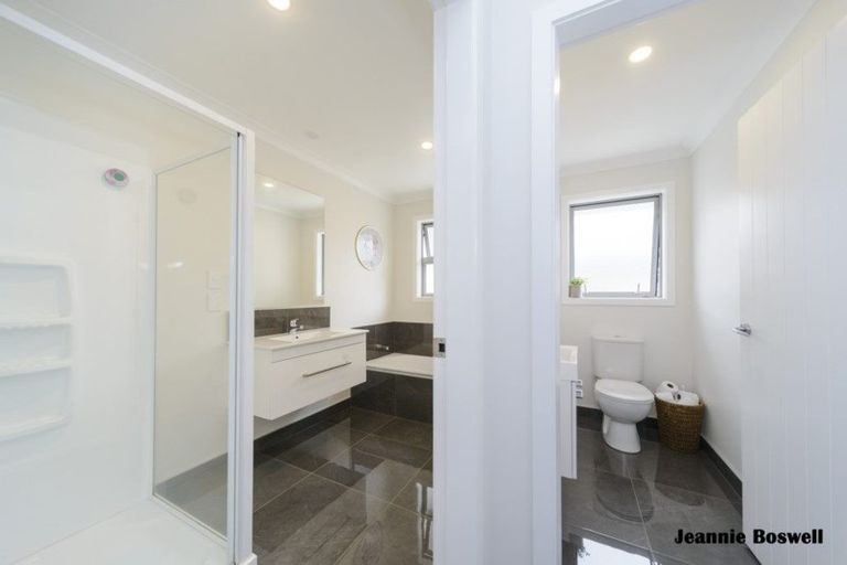 Photo of property in 14 Freedom Drive, Kelvin Grove, Palmerston North, 4414