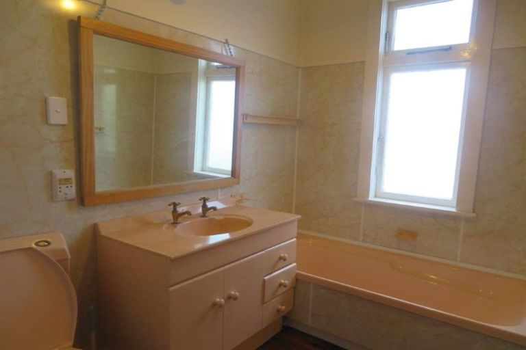 Photo of property in 22 Saint Albans Grove, Woburn, Lower Hutt, 5010