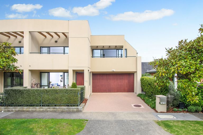 Photo of property in 21/15a Vinograd Drive, Te Atatu Peninsula, Auckland, 0610