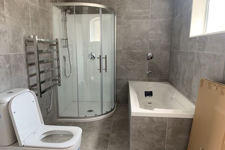 Photo of property in 70 Kerrykeel Drive, Flat Bush, Auckland, 2019