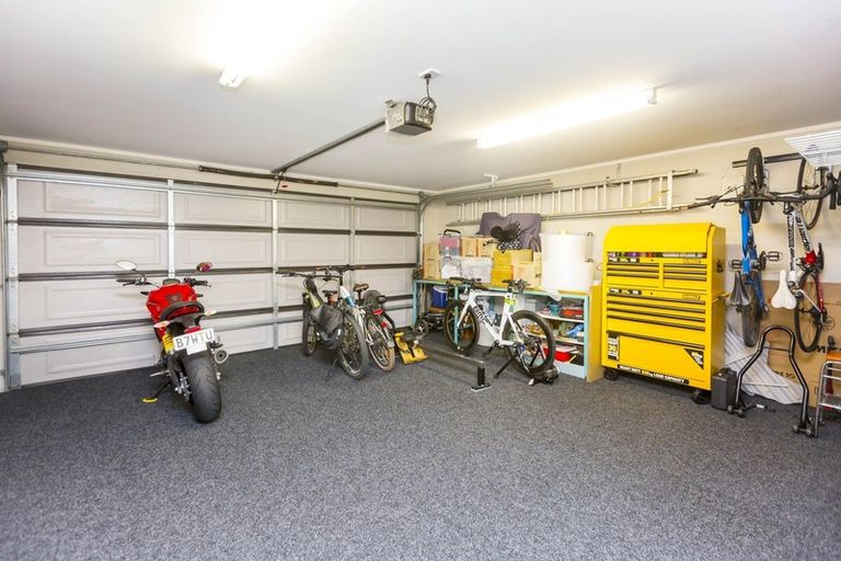 Photo of property in 12 Sylvan Way, Silverstream, Upper Hutt, 5019