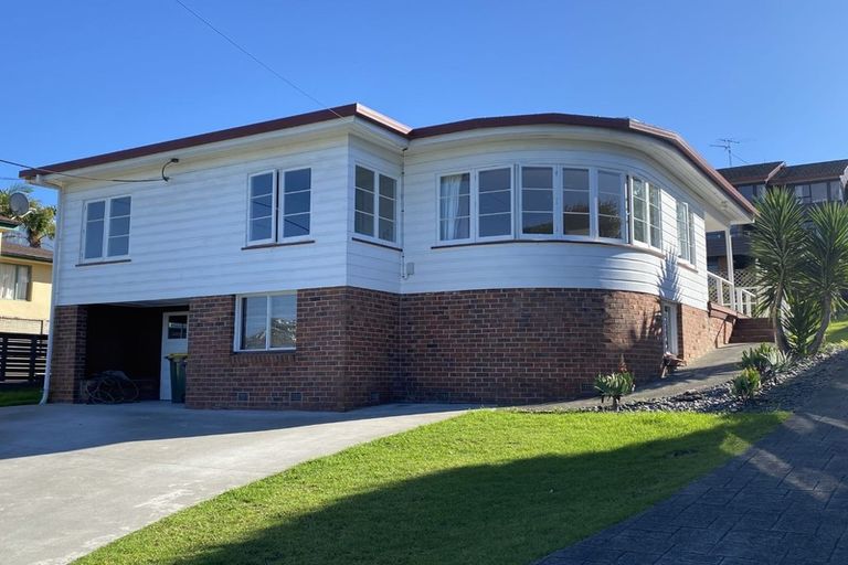 Photo of property in 1/50 Masterton Road, Rothesay Bay, Auckland, 0630