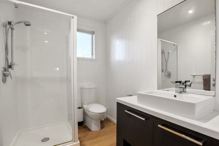 Photo of property in 84 Marine Parade, Mellons Bay, Auckland, 2014