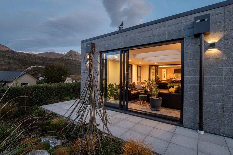 Photo of property in 15 Bracken Street, Arrowtown, 9302