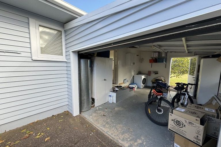 Photo of property in 121 Muir Avenue, Mangere Bridge, Auckland, 2022