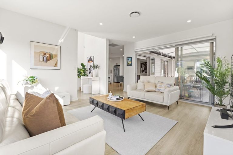 Photo of property in 12 Pommes Way, Silverdale, 0932