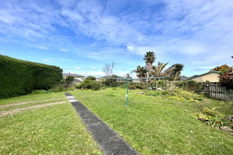 Photo of property in 50 Farquhar Road, Glendene, Auckland, 0602
