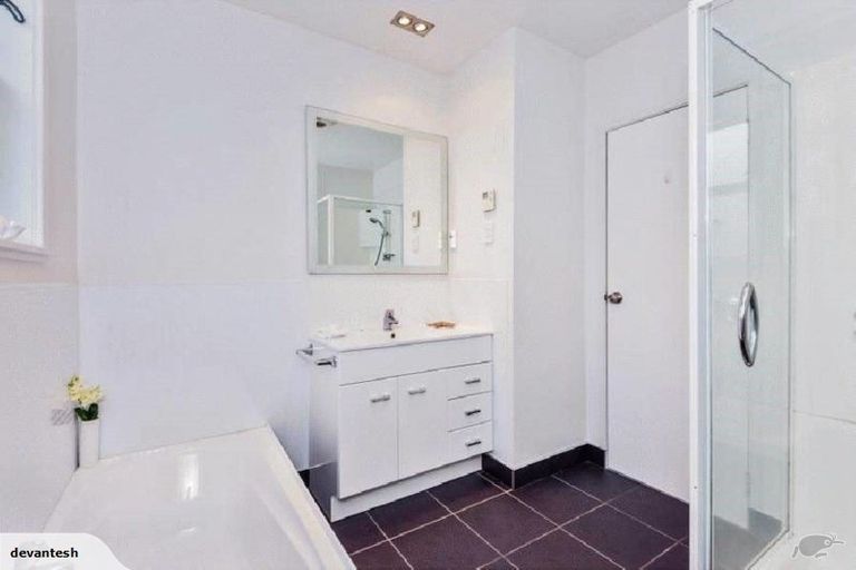 Photo of property in 17 Blacklock Avenue, Henderson, Auckland, 0612