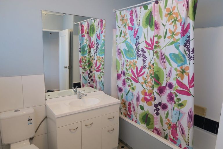 Photo of property in 36 Duchess Place, Maupuia, Wellington, 6022