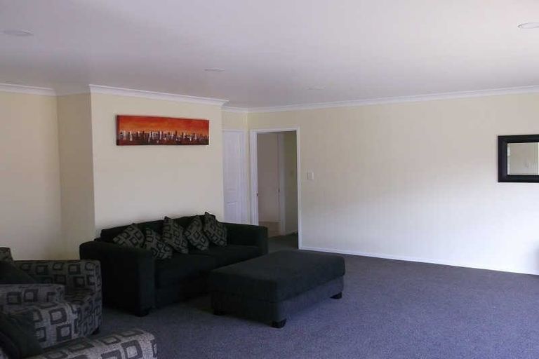 Photo of property in 1 Resolution Place, Marfell, New Plymouth, 4310