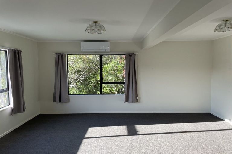 Photo of property in 8a Parsons Glen, Karori, Wellington, 6012